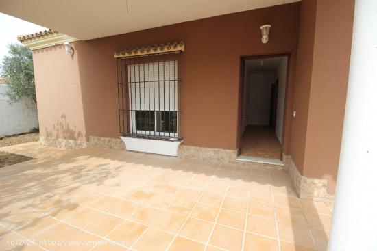 CHALET PAGO DEL HUMO  3 HAB 2 BAÑÑOS 800 M2 HIPOTECABLE !!! - CADIZ