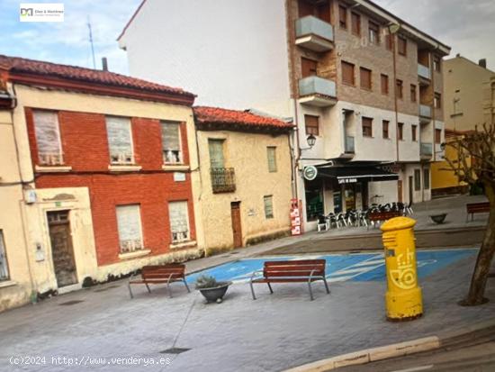 2 CASAS EN EL CENTRO DE LA VIRGEN DEL CAMINO 500 M2 SOLAR - LEON