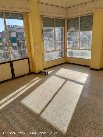 OPORTUNIDAD, SE VENDE ESTUPENDO PISO EN AVD. JUAN CARLOS I - MURCIA