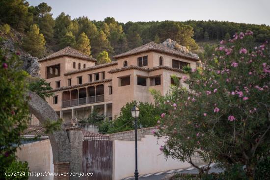 EDIFICIO TURÍSTICO EN CONSTRUCCIÓN PARA ALOJAMIENTO RURAL - GRANADA