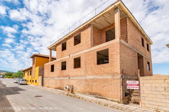 SOLAR CON ESTRUCTURA EN GOJAR - GRANADA