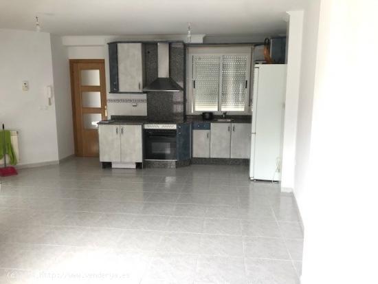 SE VENDE APARTAMENTO SEMINUEVO EN FLORES  DEL SIL - LEON