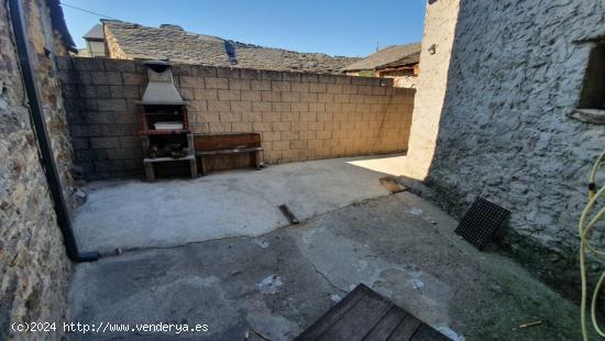 SE VENDE CASA REFORMADA DE 160 M2  EN SAN ANDRES DE MONTEJOS - LEON