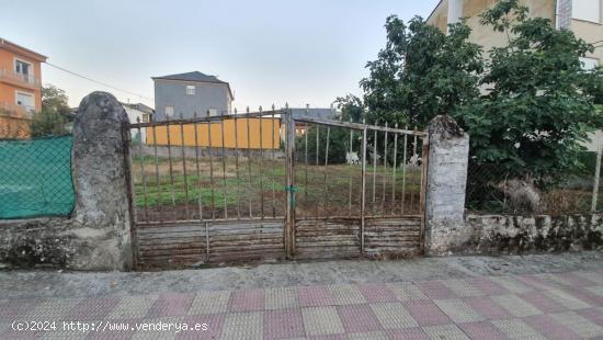 SE VENDE SOLAR EN CACABELOS DE 900 METROS - LEON