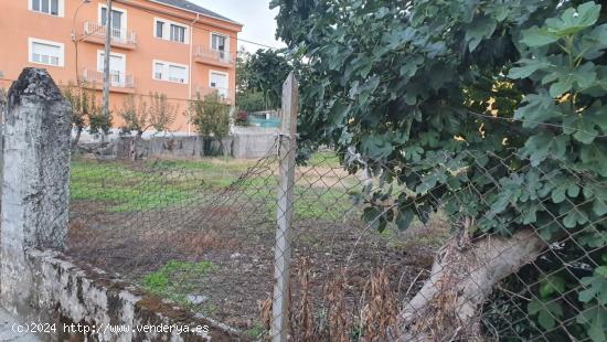 SE VENDE SOLAR EN CACABELOS DE 900 METROS - LEON