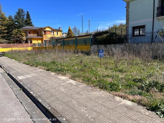 SE VENDE SOLAR EN CACABELOS CON 50 METROS DE FACHADA - LEON