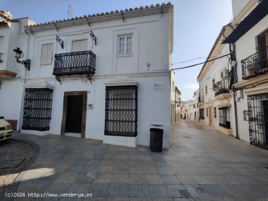 GRAN CASA EN LA PLAZA DE LA IGLESIA - CADIZ