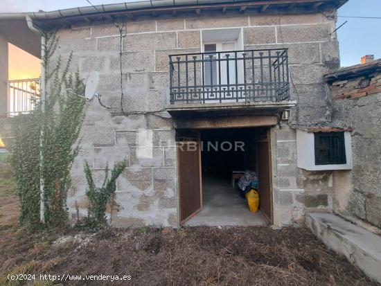 Casa restaurada con finca, a 6 km. XINZO DE LIMIA - ORENSE