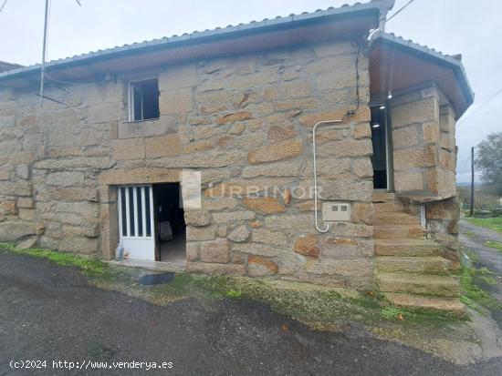 Casa A 1,5 km. de TABOADELA. Restaurada, con terreno y galpón.  y a 15 min. ciudad. - ORENSE