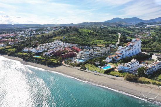 EXCLUSIVIDAD Y LUJO EN PRIMERA LÍNEA DE PLAYA EN ESTEPONA - MALAGA