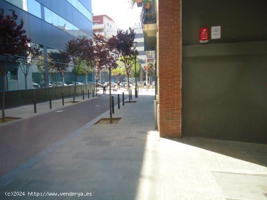  FANTÁSTICA PLAZA EN PRIMERA PLANTA. - BARCELONA 