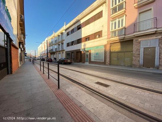  LOCAL COMERCIAL CENTRICO, ZONA DE MUCHO PASO - CADIZ 