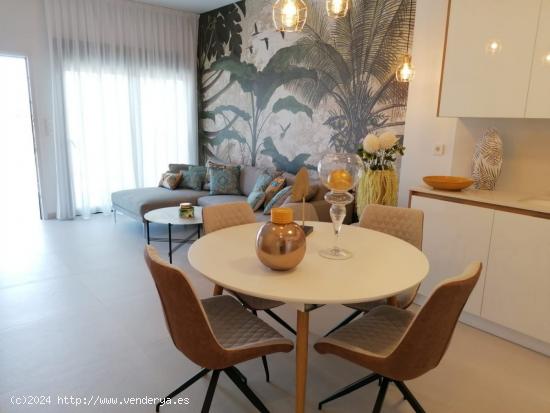 Magnífico bungalow nuevo con solárium en Lorca - MURCIA