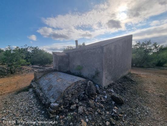 Finca Rústica con Caseta y cisterna de agua - TARRAGONA