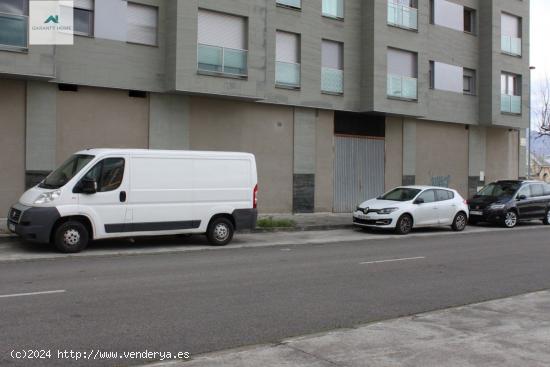 Local Comercial en la Rosaleda de 670 m2 para alquilar todo o por partes - LEON