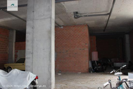 Local Comercial en la Rosaleda de 670 m2 para alquilar todo o por partes - LEON