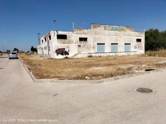 Terreno con nave - ALICANTE