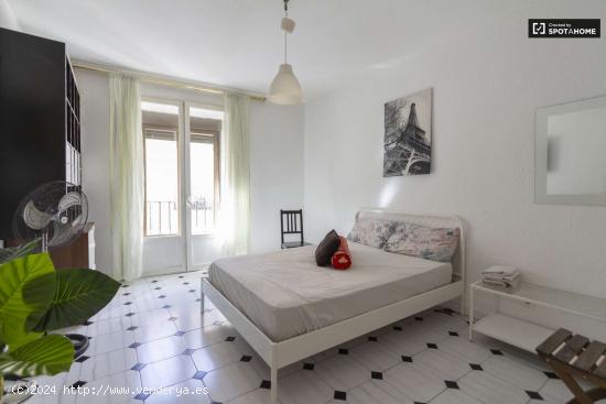  Se alquila habitación en elegante apartamento de 4 dormitorios en Chueca - MADRID 