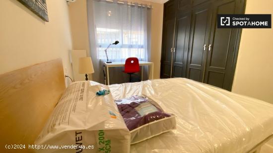 Habitaciones en apartamento de 4 dormitorios en el Eixample, Valencia - VALENCIA