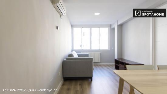 Se alquila habitación grande en apartamento de 3 dormitorios en Getafe - MADRID