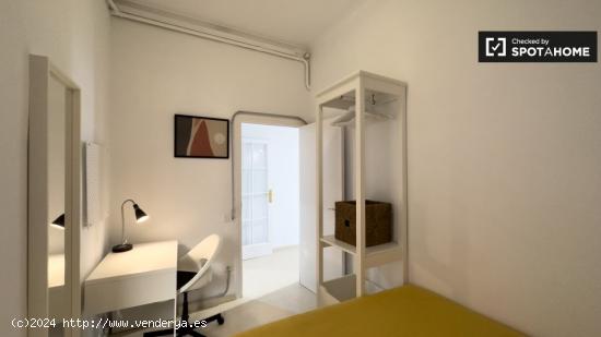 Alquiler de habitaciones en piso de 6 habitaciones en Les Corts De Sarrià - BARCELONA