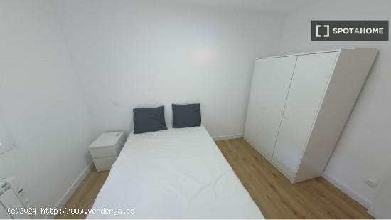 Se alquila piso de 2 dormitorios en Valdeacederas, Madrid. ¡Reserva online tu próxima casa con Spo