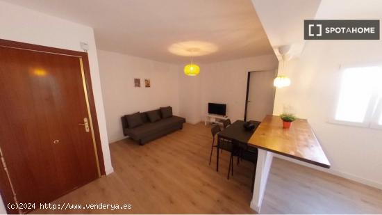 Se alquila piso de 2 dormitorios en Valdeacederas, Madrid. ¡Reserva online tu próxima casa con Spo