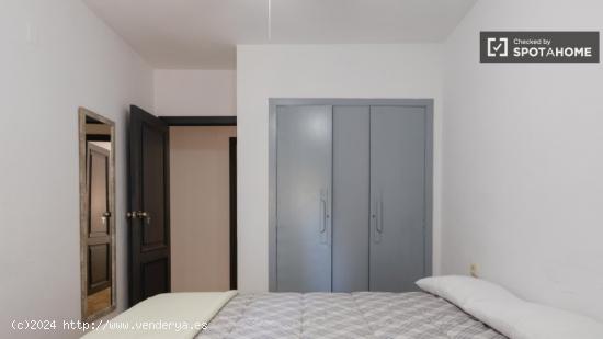 Se alquila habitación en piso de 4 dormitorios en Burjassot - VALENCIA