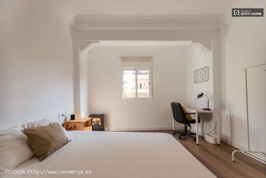  Se alquila habitación en piso compartido de 2 habitaciones en Valencia - VALENCIA 
