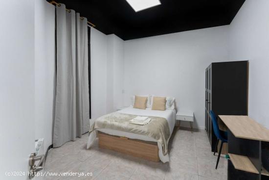  Se alquilan habitaciones en apartamento de 11 habitaciones en Centro - MADRID 