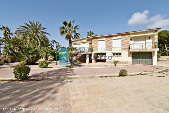 ¡A UN PASO DEL MAR! CHALET CON GRAN PARCELA EN LA AZOHÍA - REF 1696 - MURCIA