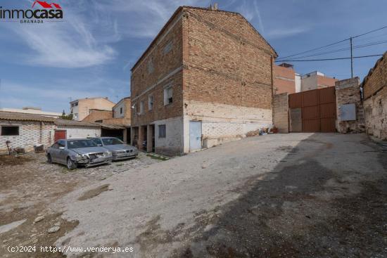  CASA CON SOLAR DE 1073 M2 JUNTO AL CAMPO DE FUTBOL DE LAS GABIAS - GRANADA 