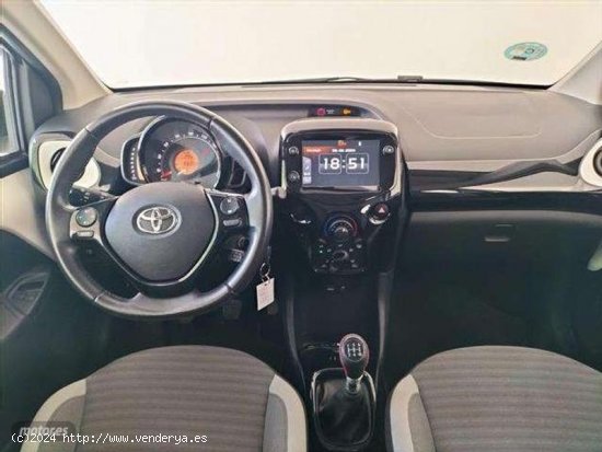 Toyota Aygo 70 X-play de 2018 con 66.354 Km por 10.800 EUR. en MADRID