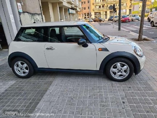 Mini One 75 de 2010 con 131.000 Km por 7.500 EUR. en Barcelona