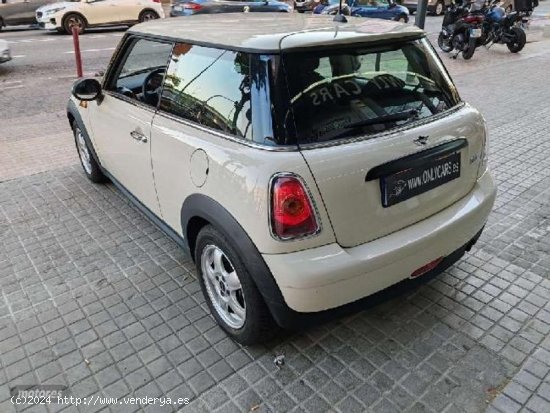 Mini One 75 de 2010 con 131.000 Km por 7.500 EUR. en Barcelona