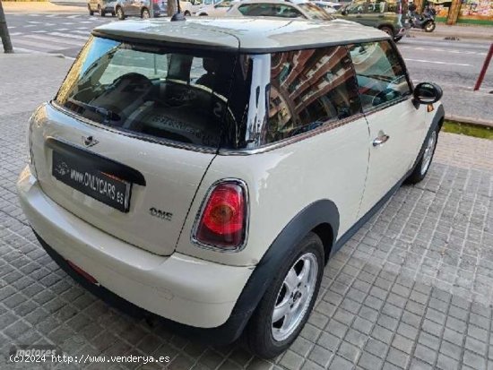 Mini One 75 de 2010 con 131.000 Km por 7.500 EUR. en Barcelona