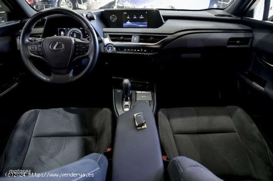 Lexus UX 300e Business de 2021 con 6.016 Km por 29.990 EUR. en Madrid