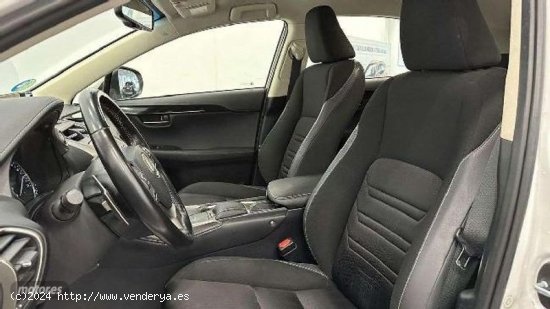 Lexus NX 300 2.5 300h Business Navigation 2wd de 2018 con 120.974 Km por 29.900 EUR. en Madrid