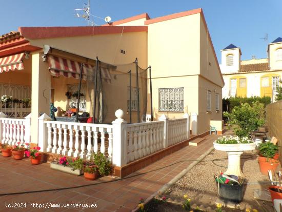 FANTÁSTICO CHALET EN UNA DE LAS MEJORES URBANIZACIONES DE LOS ALCÁZARES. - MURCIA