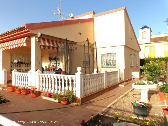 FANTÁSTICO CHALET EN UNA DE LAS MEJORES URBANIZACIONES DE LOS ALCÁZARES. - MURCIA