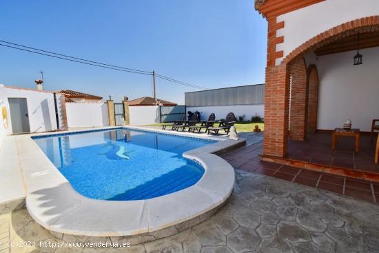 Chalet con piscina en Pago del Humo - CADIZ