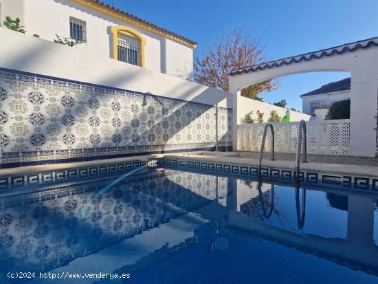 PAREADA EN HACIENDA DEL POLO CON PISCINA - CADIZ