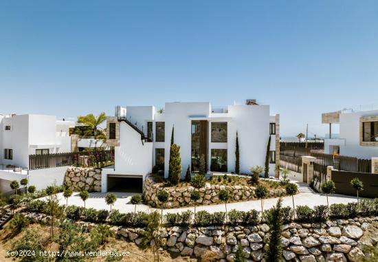 Villa de lujo 5 dormitorios y 6 baños con vistas al mar en la Milla de Oro, Marbella - MALAGA