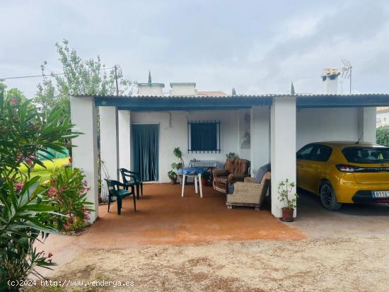 Casa de campo con parcela segregada de 2.500 m2 en Pago Melilla - CADIZ