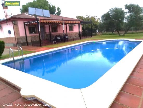 Se  vende parcela con casa y piscina - CORDOBA