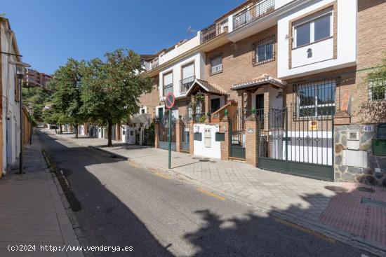 Espectacular adosada junto al paseo de la Bicha en Granada - GRANADA