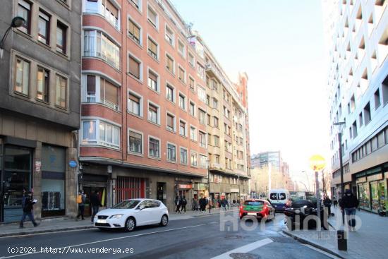 Se vende Parcela de Garaje en zona Zabalburu para coche grande y moto. - VIZCAYA