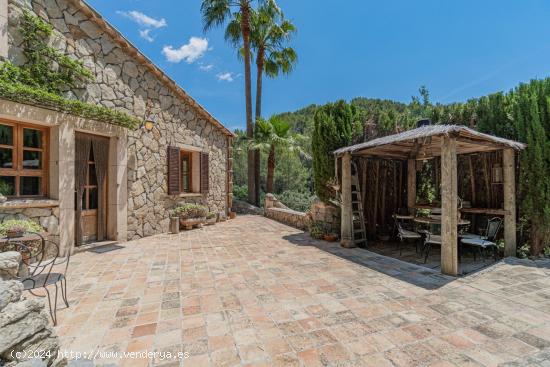 Villa rodeada de naturaleza en Puigpunyent - BALEARES