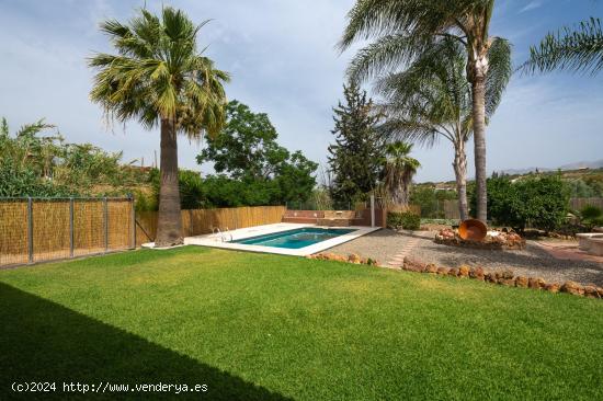 PRECIOSA CASA DE CAMPO CON PISCINA , BONITAS VISTAS Y ACCESO INMEJORABLE. - MALAGA