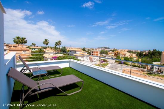 Chalet adosado moderno con jardín y solárium privado en Denia - ALICANTE